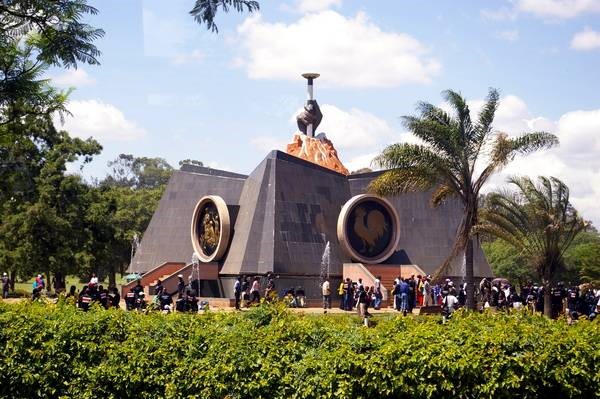 alt="Uhuru Park Monument"