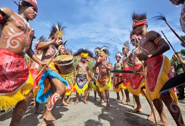 Yospan-Dance-Traditional-Dance-From-Papua
